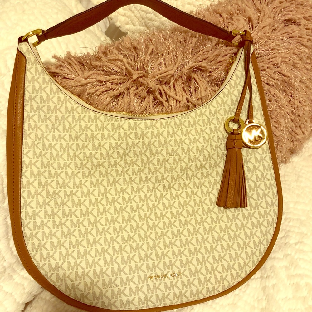 Michael Kors Lydia Vanilla Hobo NWT